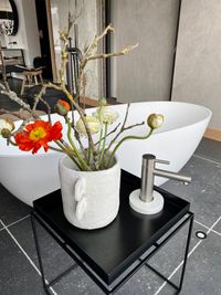 Weiße Badewanne im Showroom - Finden Sie Ihr Traumbad in bad und zimmer concept
